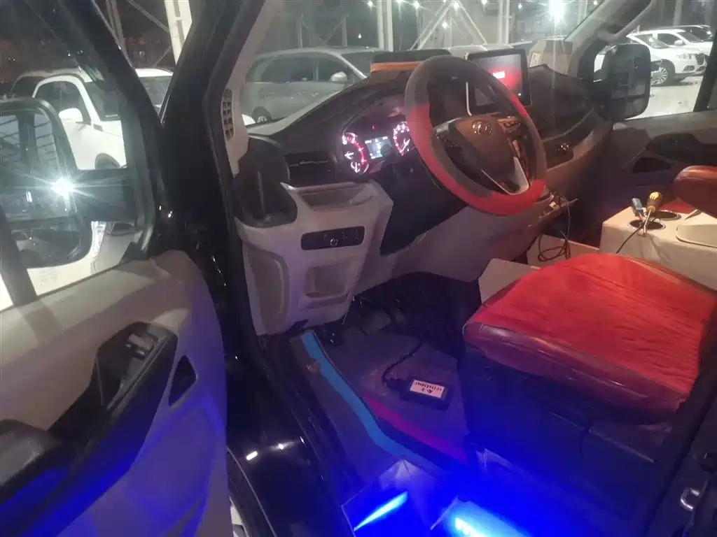 SAIC Maxus Xintu V90 2022 2.0T Automatic Zhiyun King RWD Extended Wheelbase High Roof Single Rear Tire 6/7-Seater фото 16