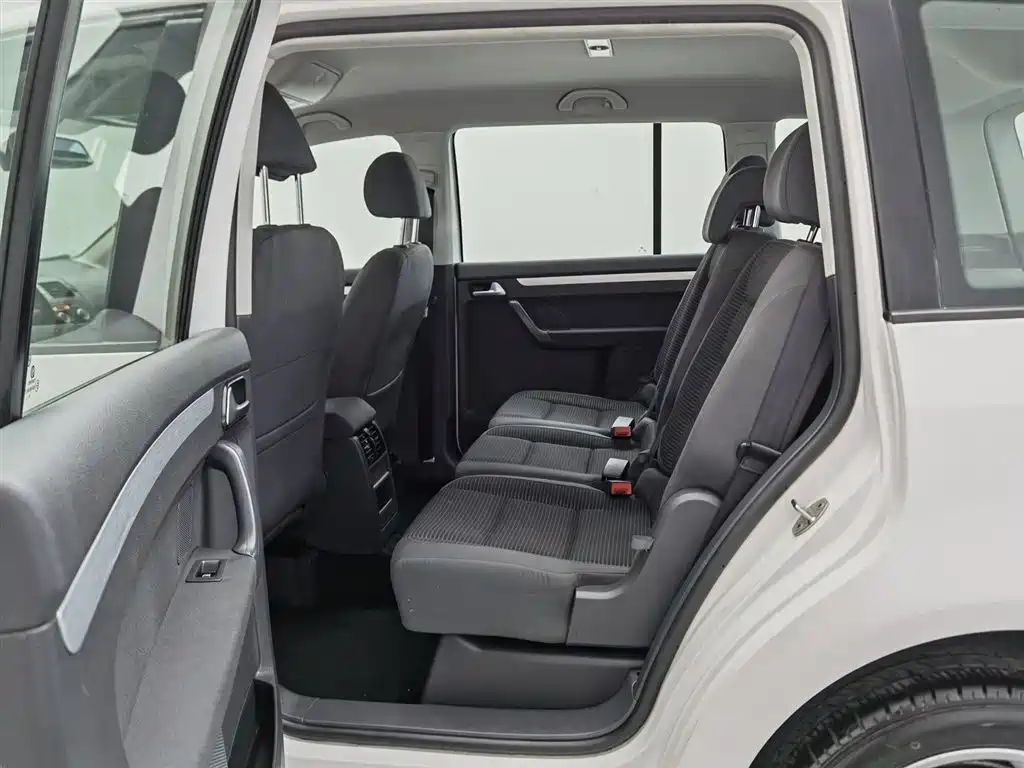 Volkswagen Touran 2015 1.4T Manual Trend Edition 5-seater фото 15