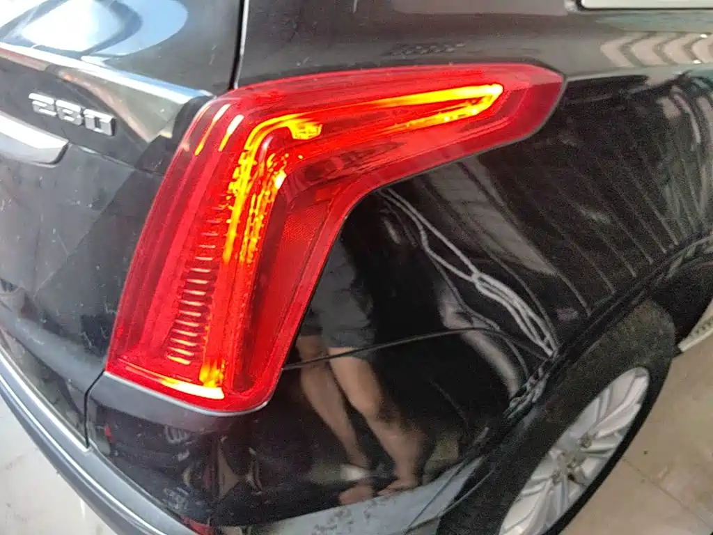 Фото 8 - Cadillac XT5