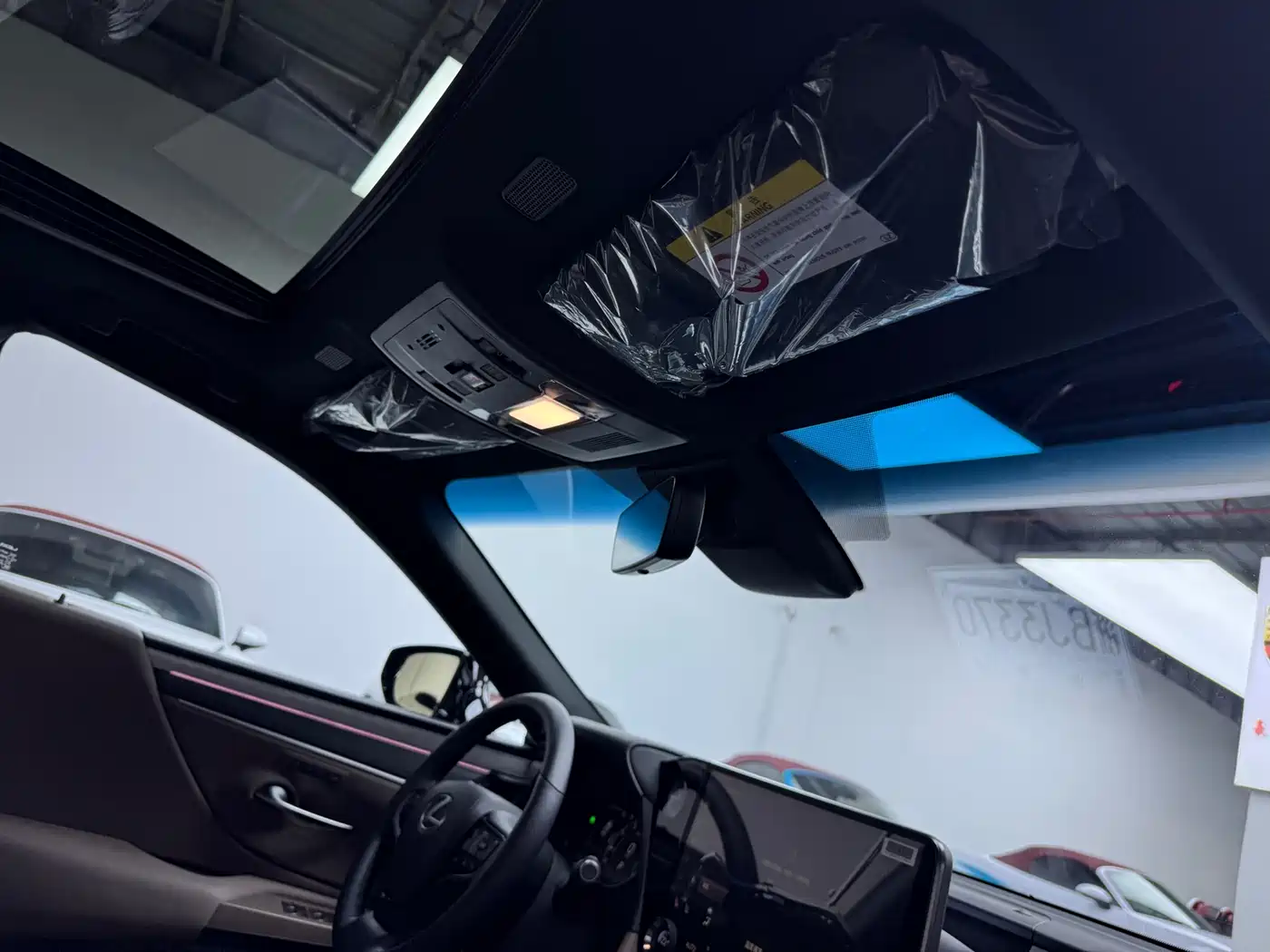 Lexus ES 2025 200 Ultimate Edition фото 12