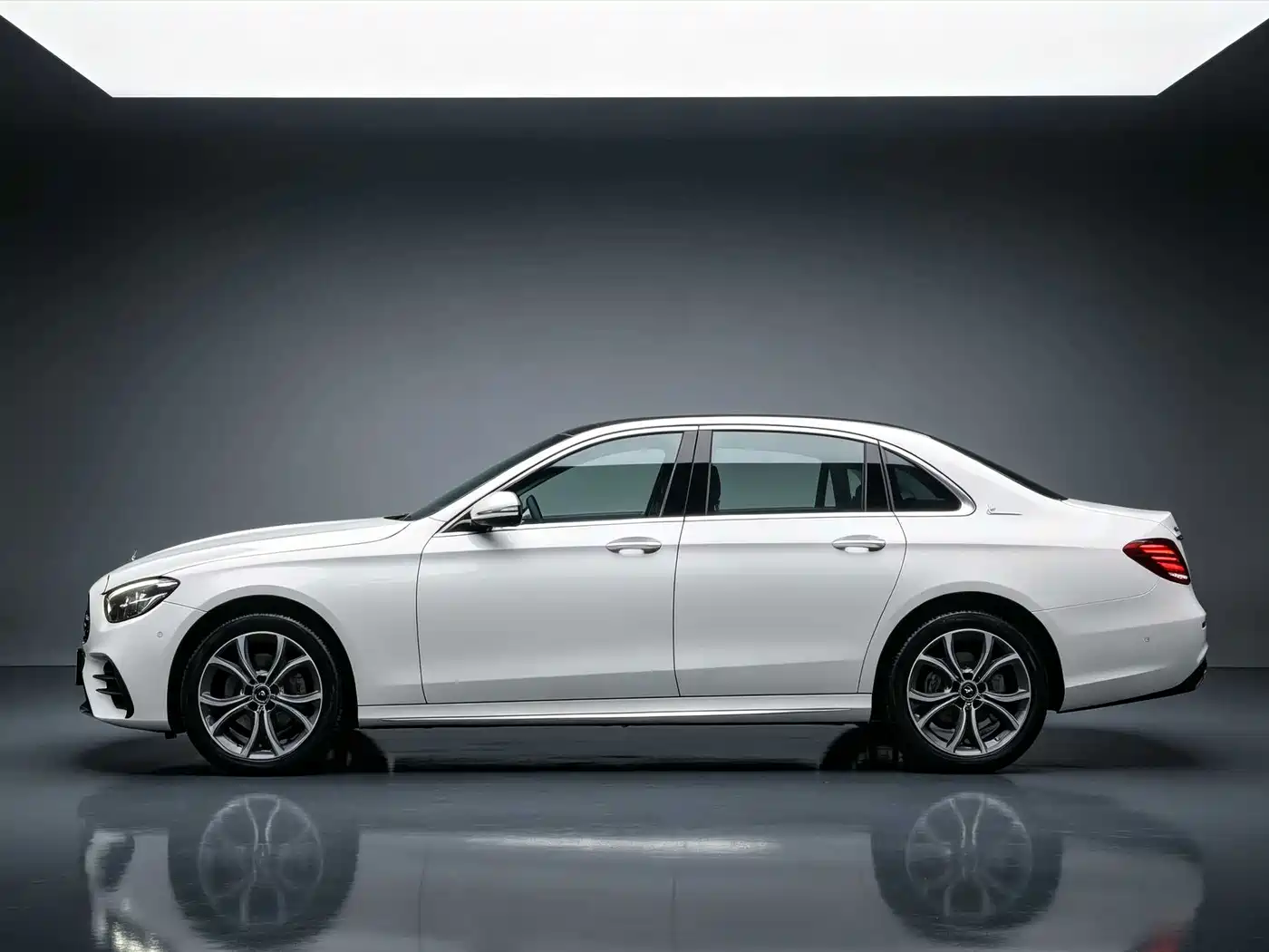 Фото 5 - Mercedes-Benz E-Class