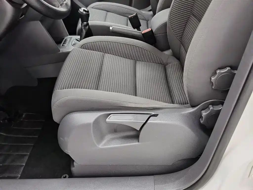 Volkswagen Touran 2015 1.4T Manual Trend Edition 5-seater фото 20