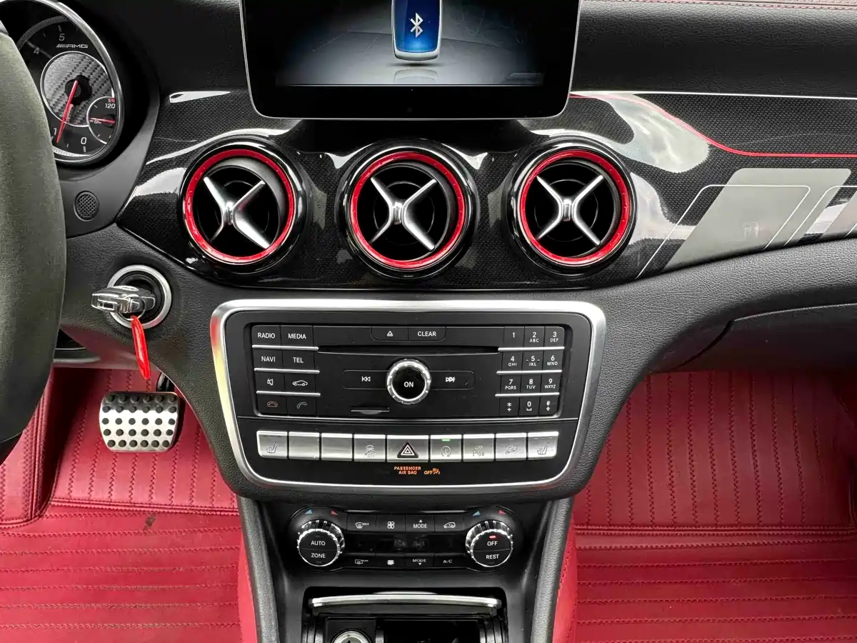 Mercedes-Benz GLA AMG 2017 AMG GLA 45 4MATIC фото 14