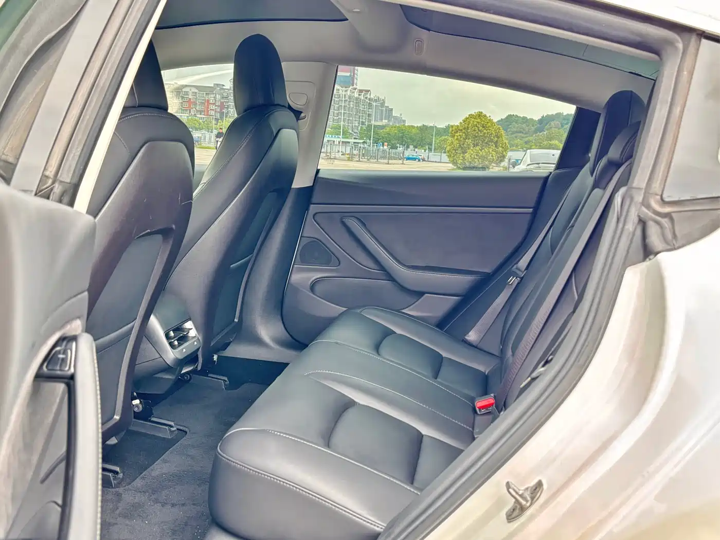 TESLA MODEL 3 (IMPORTED)