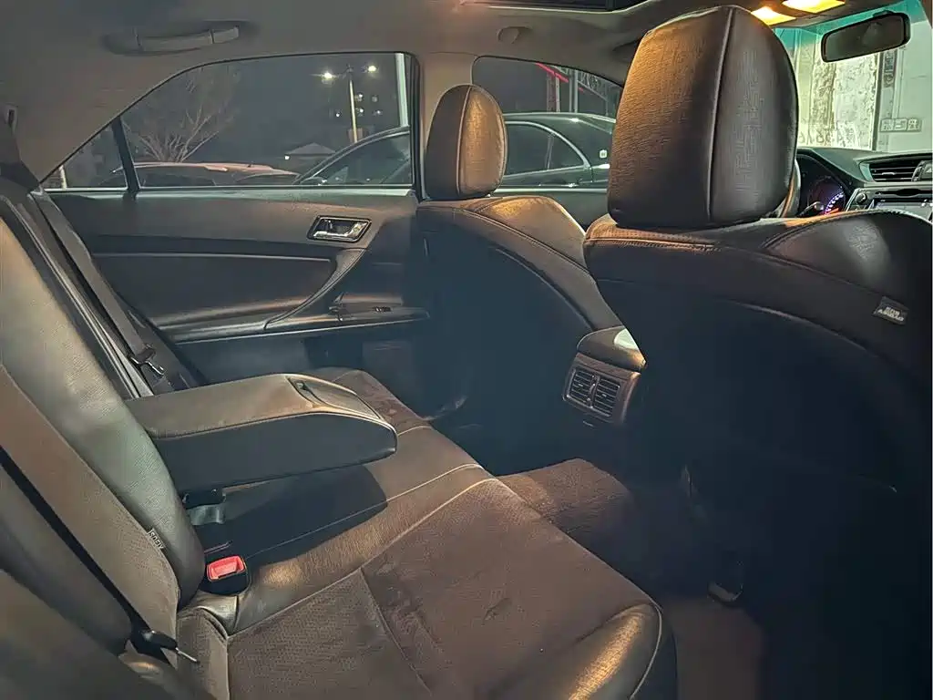 Toyota Reiz 2013 2.5V Premium Edition фото 9