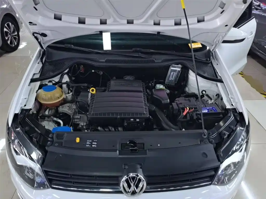 Volkswagen Polo 2016 1.4L Automatic Trend фото 20