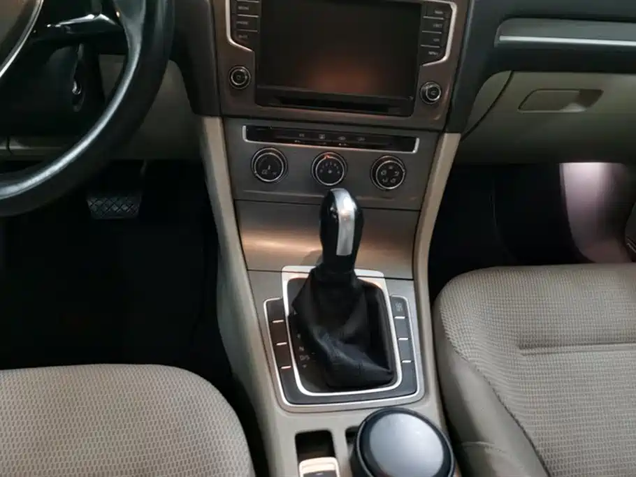 Volkswagen Golf 2014 1.6L Automatic Comfort фото 16
