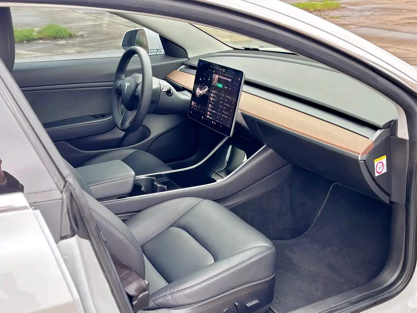 TESLA MODEL 3 (IMPORTED)