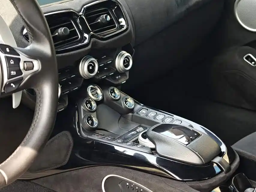 Aston Martin V8 Vantage 2018 4.0T V8 Coupe фото 7