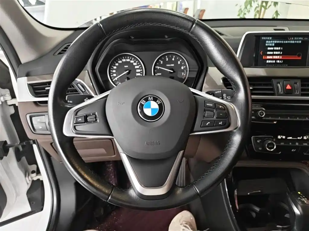BMW X1 2018 sDrive18Li Premium Model фото 11