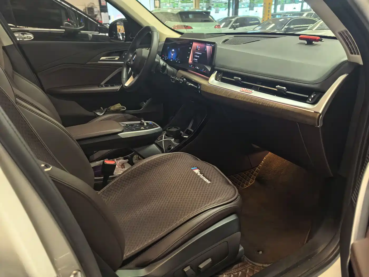 BMW iX1 2023 xDrive30L M Sport Package фото 8