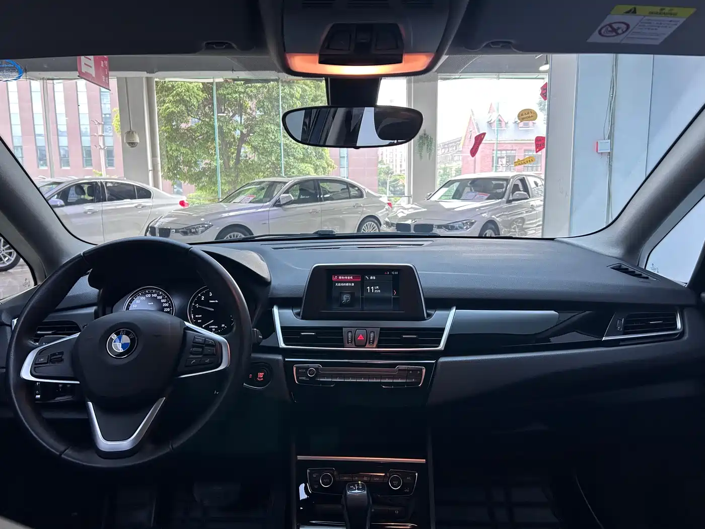 BMW 2 Series Touring 2018 218i Luxury Line фото 20