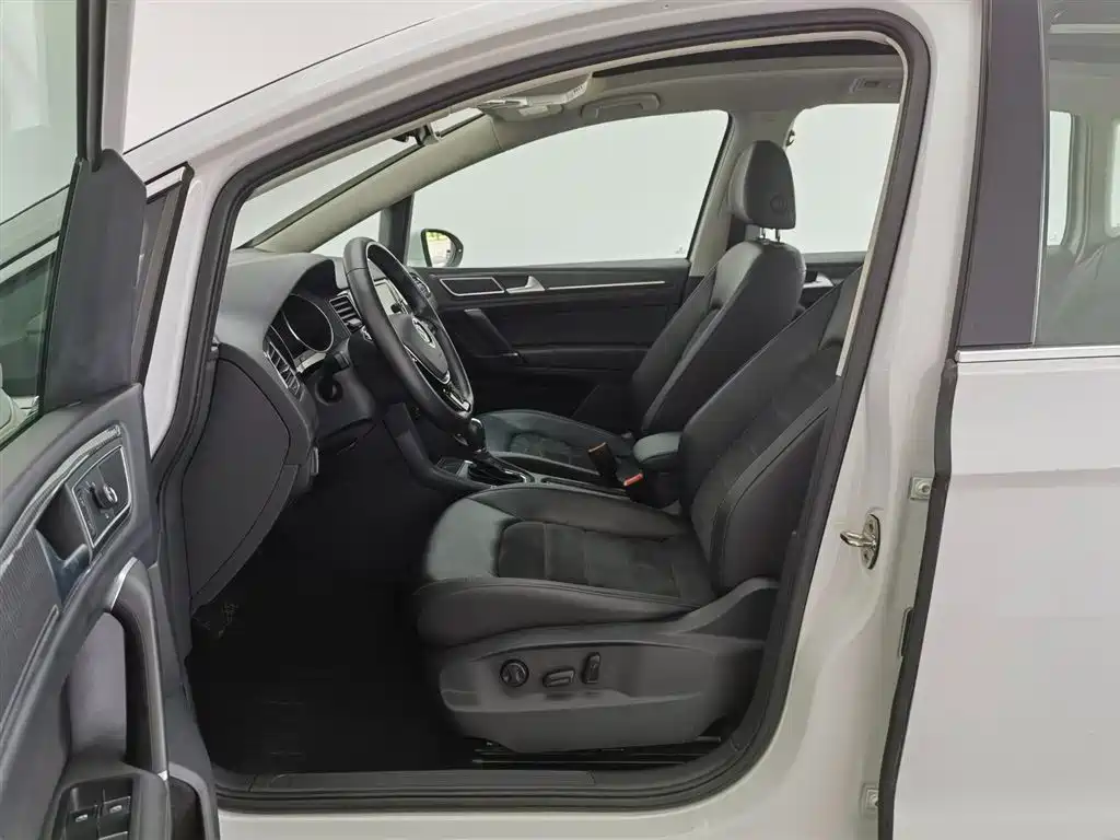 Volkswagen Golf Sportsvan 2016 230TSI Automatic Luxury фото 26