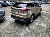 Фото 6 - Geely Atlas