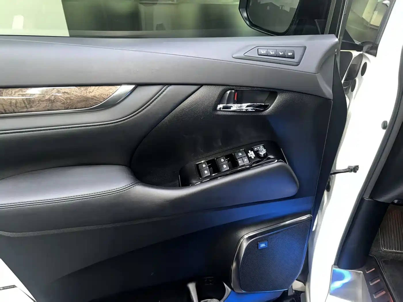 Toyota Alphard 2019 Hybrid 2.5L Premium Edition фото 14