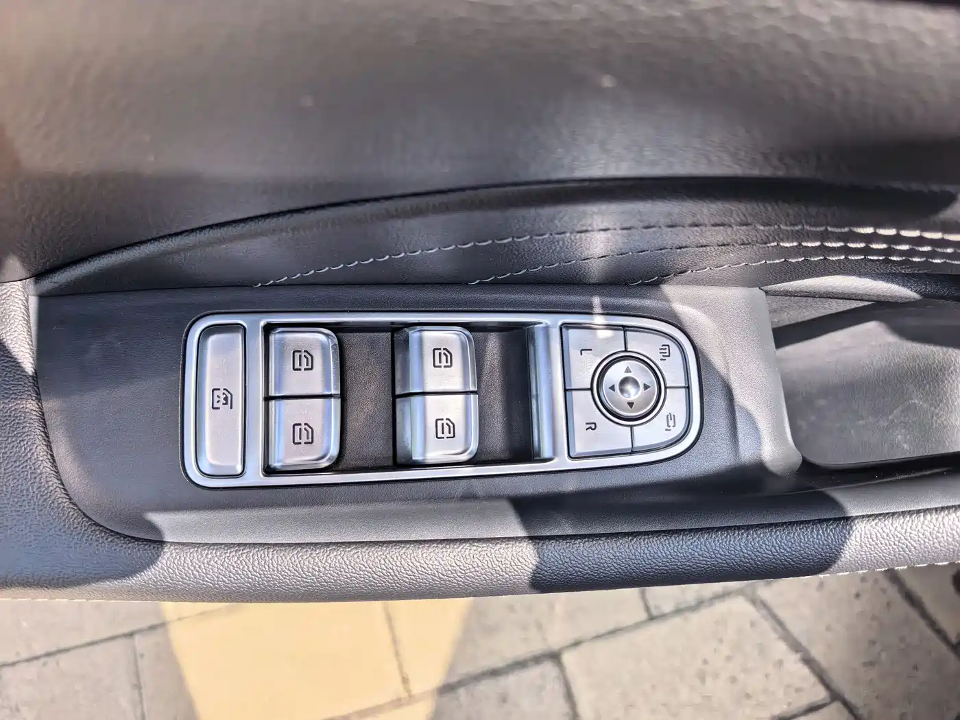 Hongqi H5 2024 1.5T DCT Smart Connect Flag Rhythm Edition фото 8