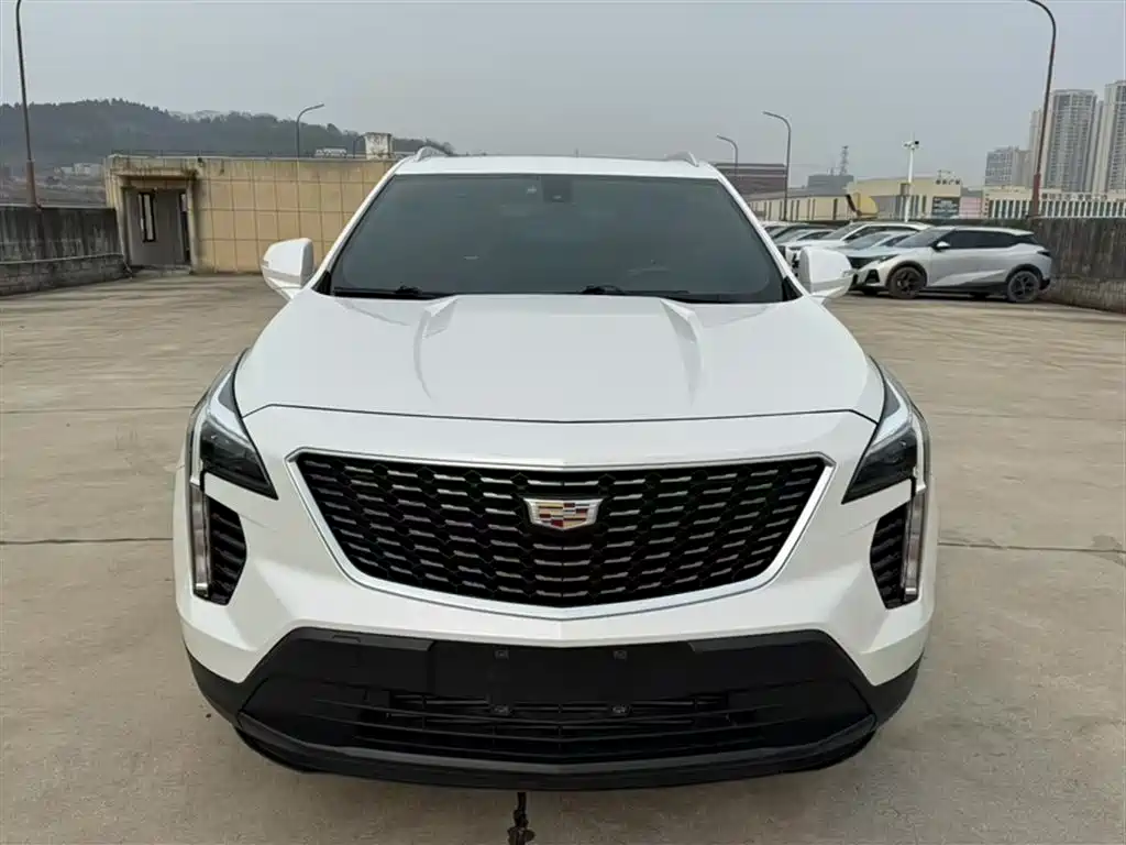 CADILLAC XT4