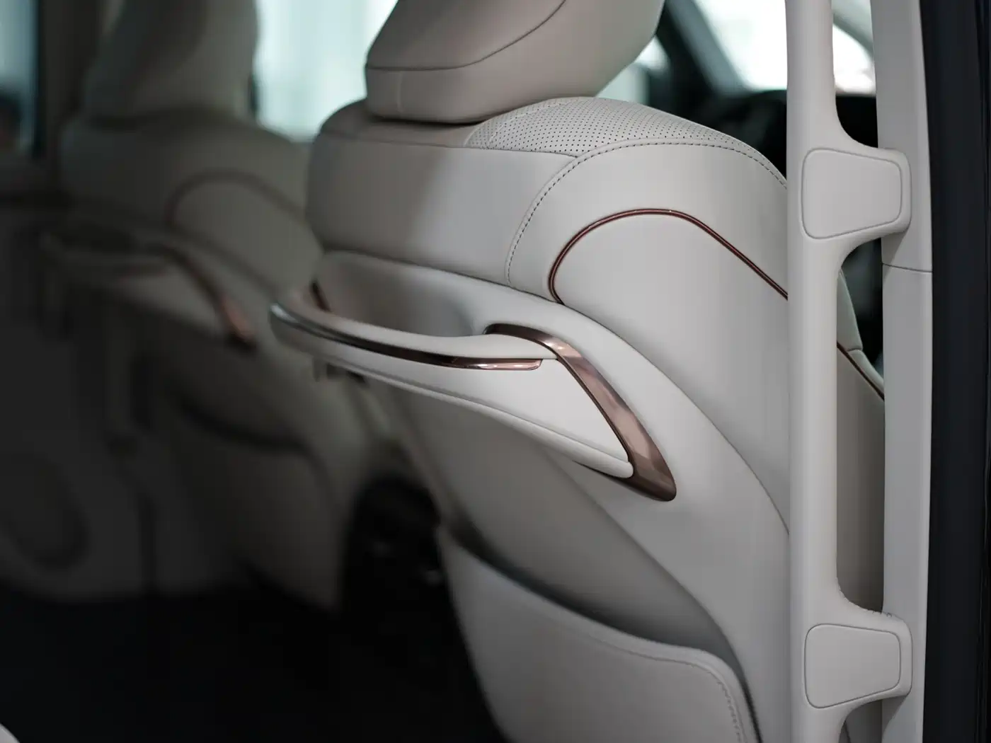 Lexus LM 2025 Model 500h Six-Seater Prestige Edition фото 12