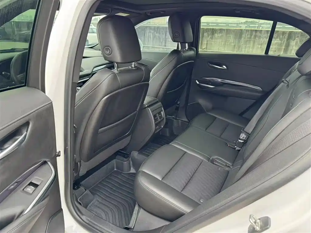 CADILLAC XT4