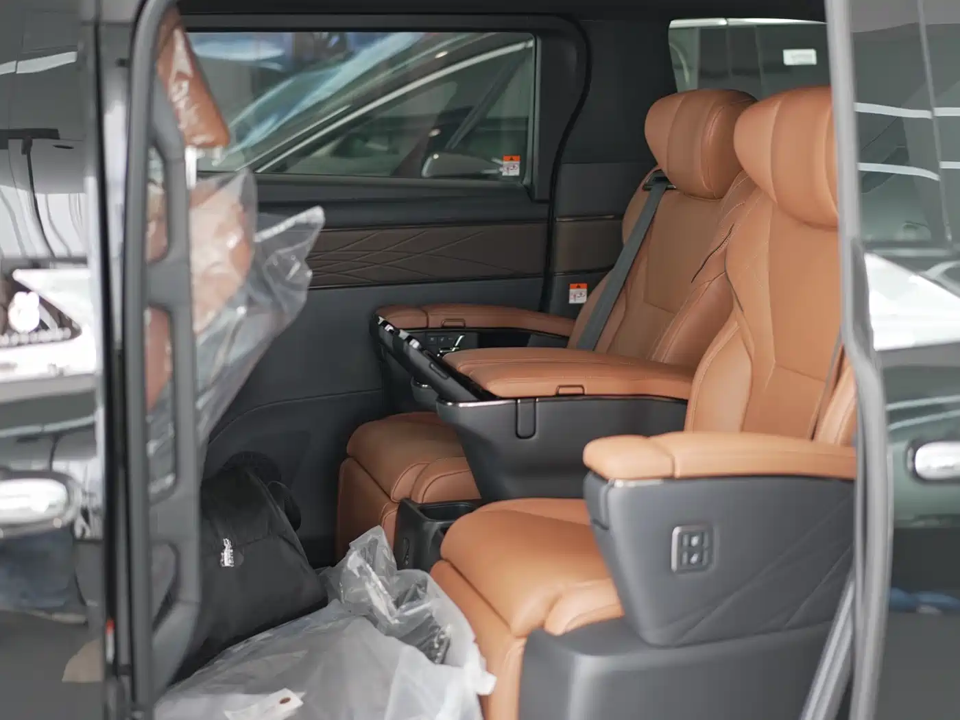 Toyota Alphard 2024 Hybrid 2.5L Ultimate Enjoyment Edition фото 9