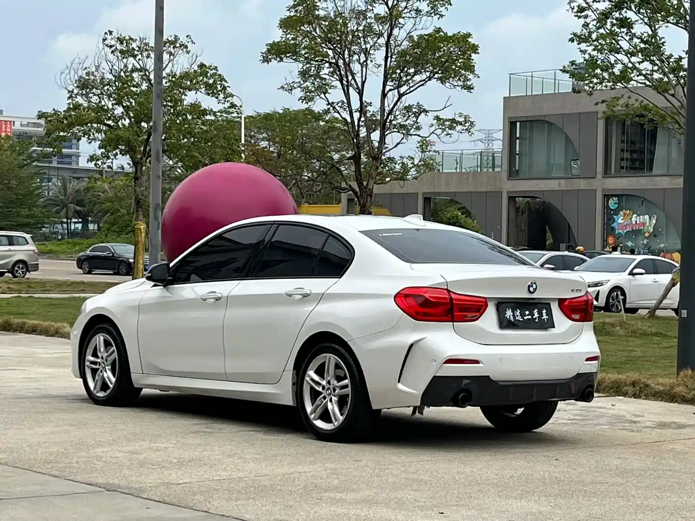BMW 1 Series 2022 120i M Sport Shadow Edition фото 6