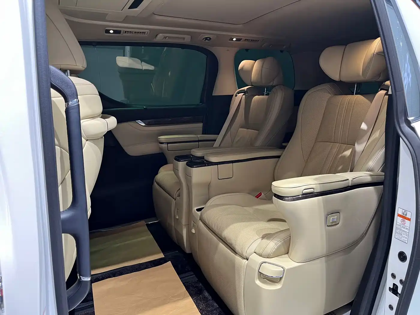 Toyota Vellfire 2021 Crown Hybrid 2.5L HV Premium Edition фото 7