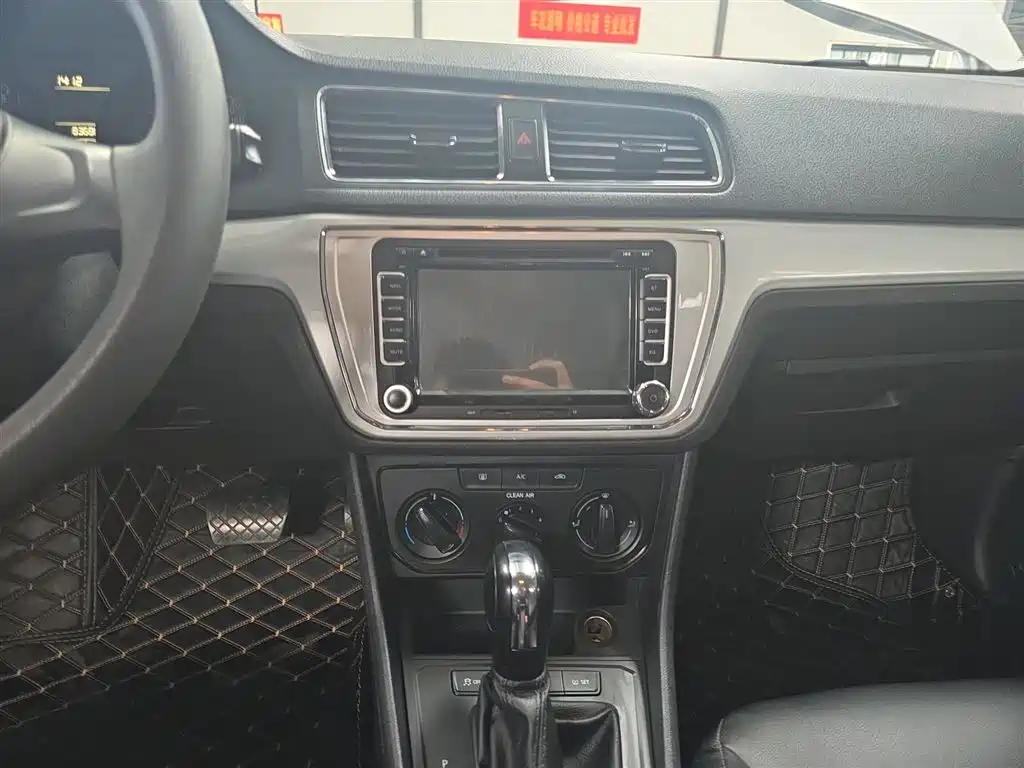 Volkswagen Lavida Tour 2015 1.6L Automatic Trend Edition фото 13