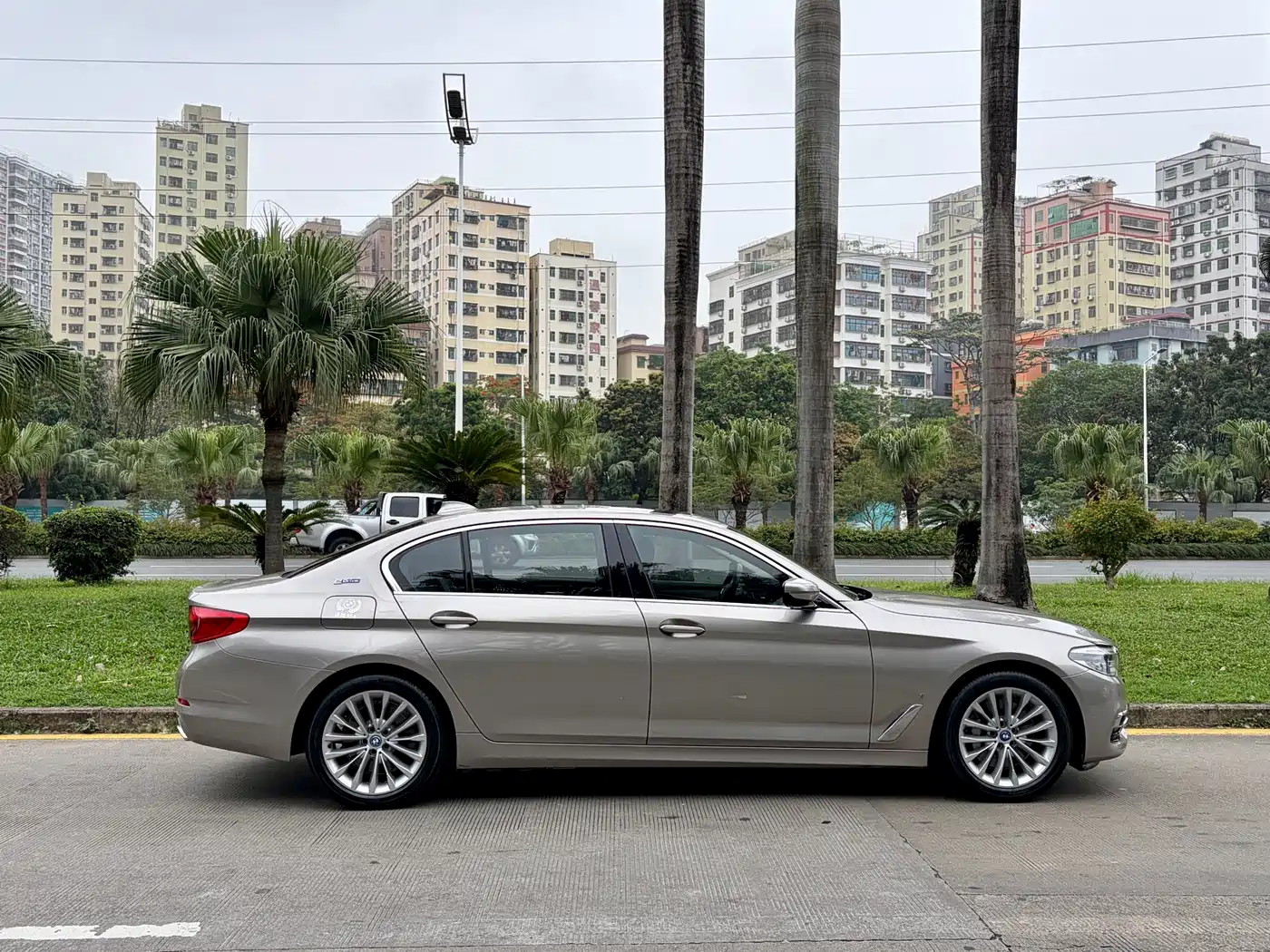 BMW 5 Series New Energy 2019 530Le Luxury Package фото 7