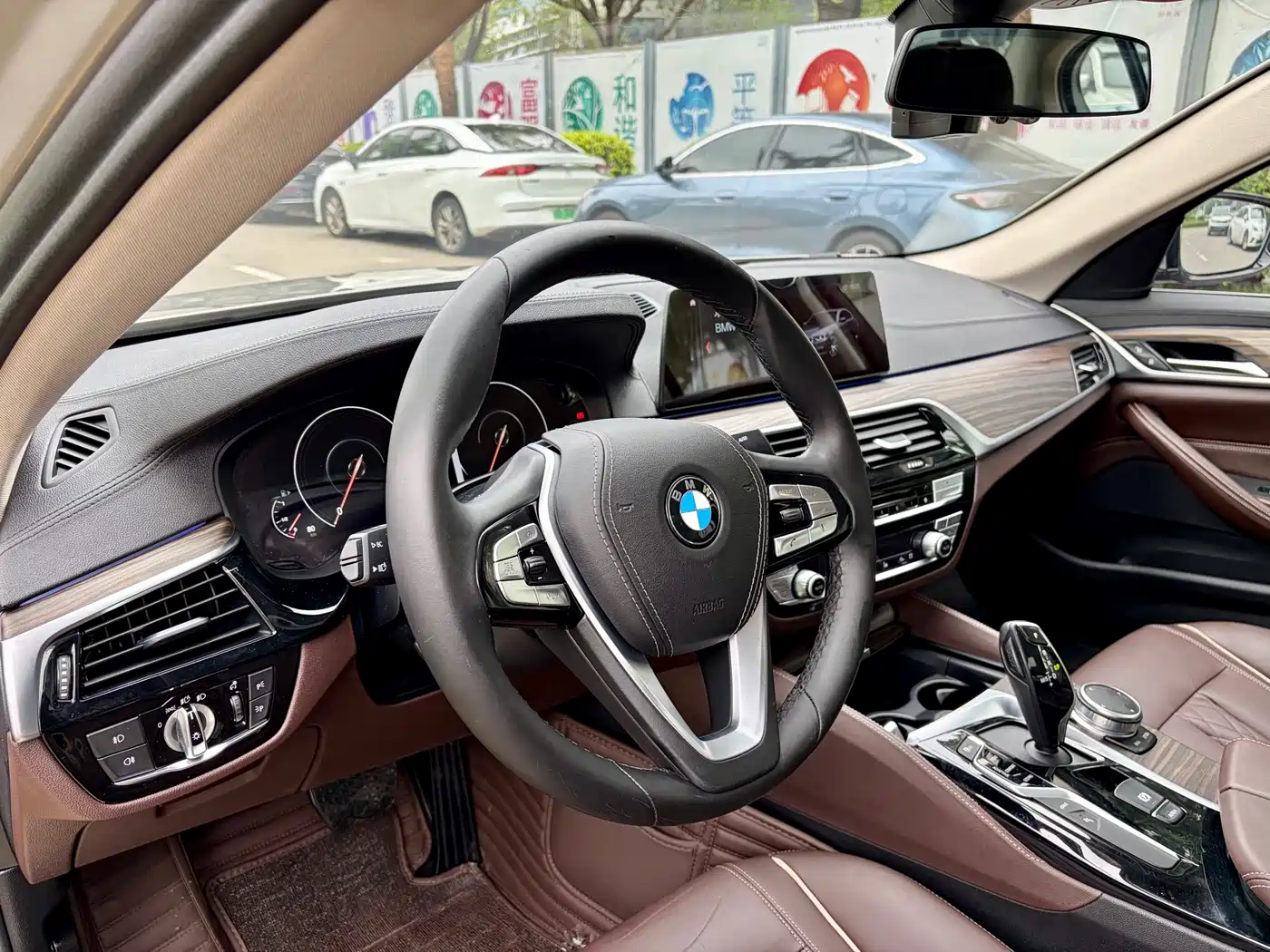 BMW 5 Series New Energy 2019 530Le Luxury Package фото 16