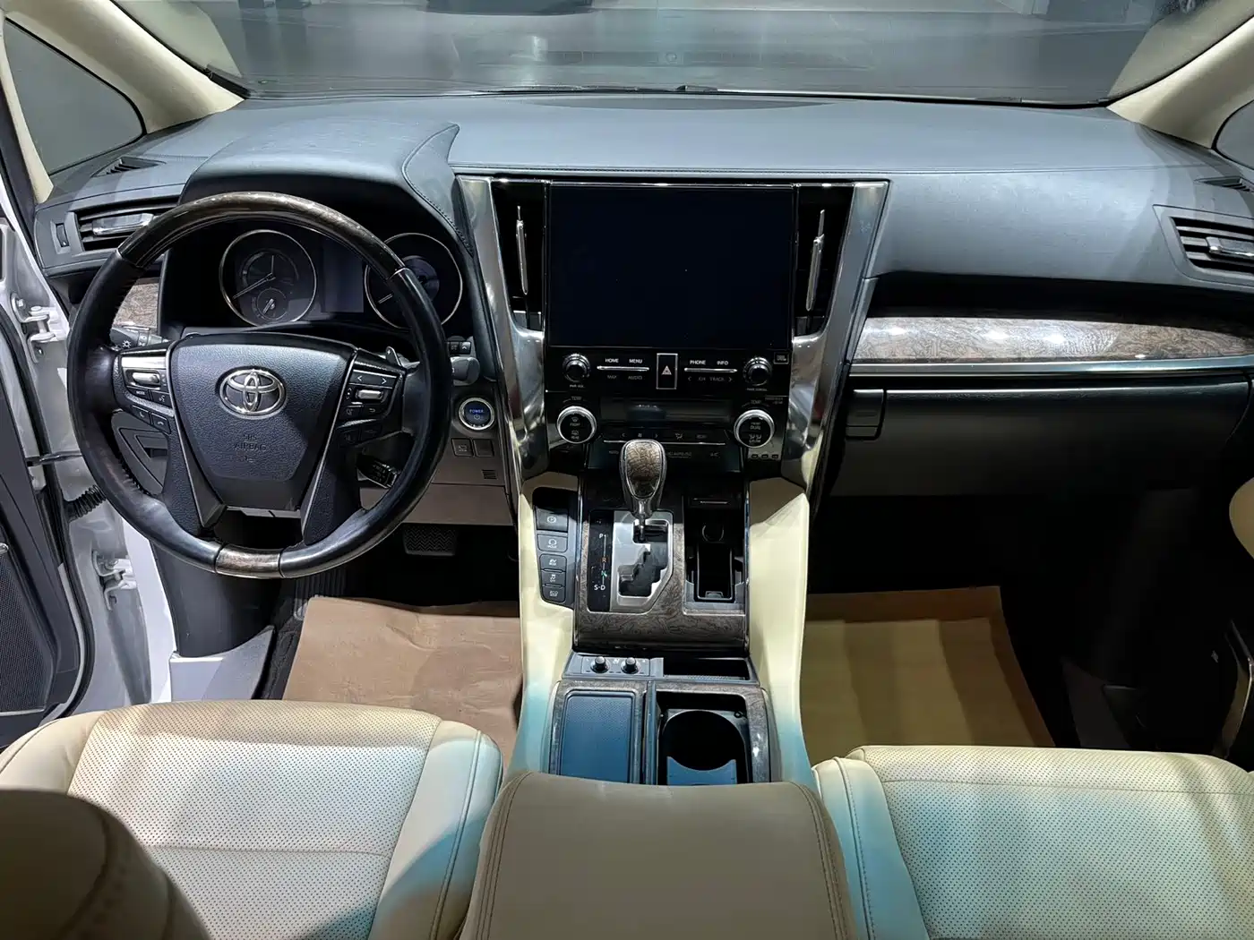 Toyota Vellfire 2021 Crown Hybrid 2.5L HV Premium Edition фото 8