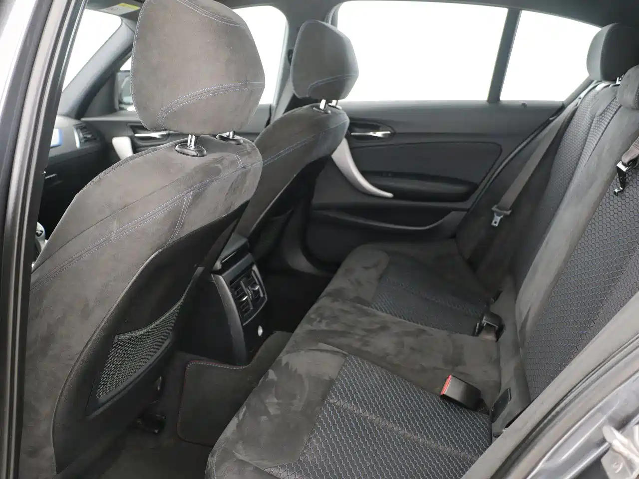 BMW 1 Series (Import) 2018 M140i фото 13