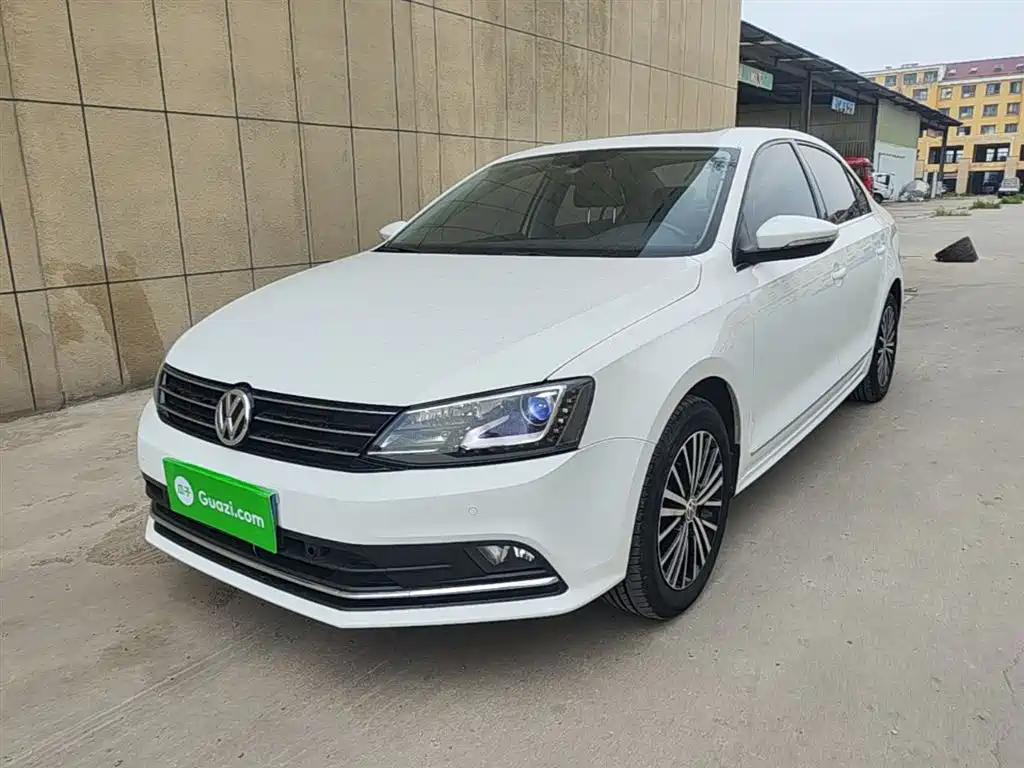 Volkswagen Sagitar 2017 230TSI Automatic Luxury фото 2