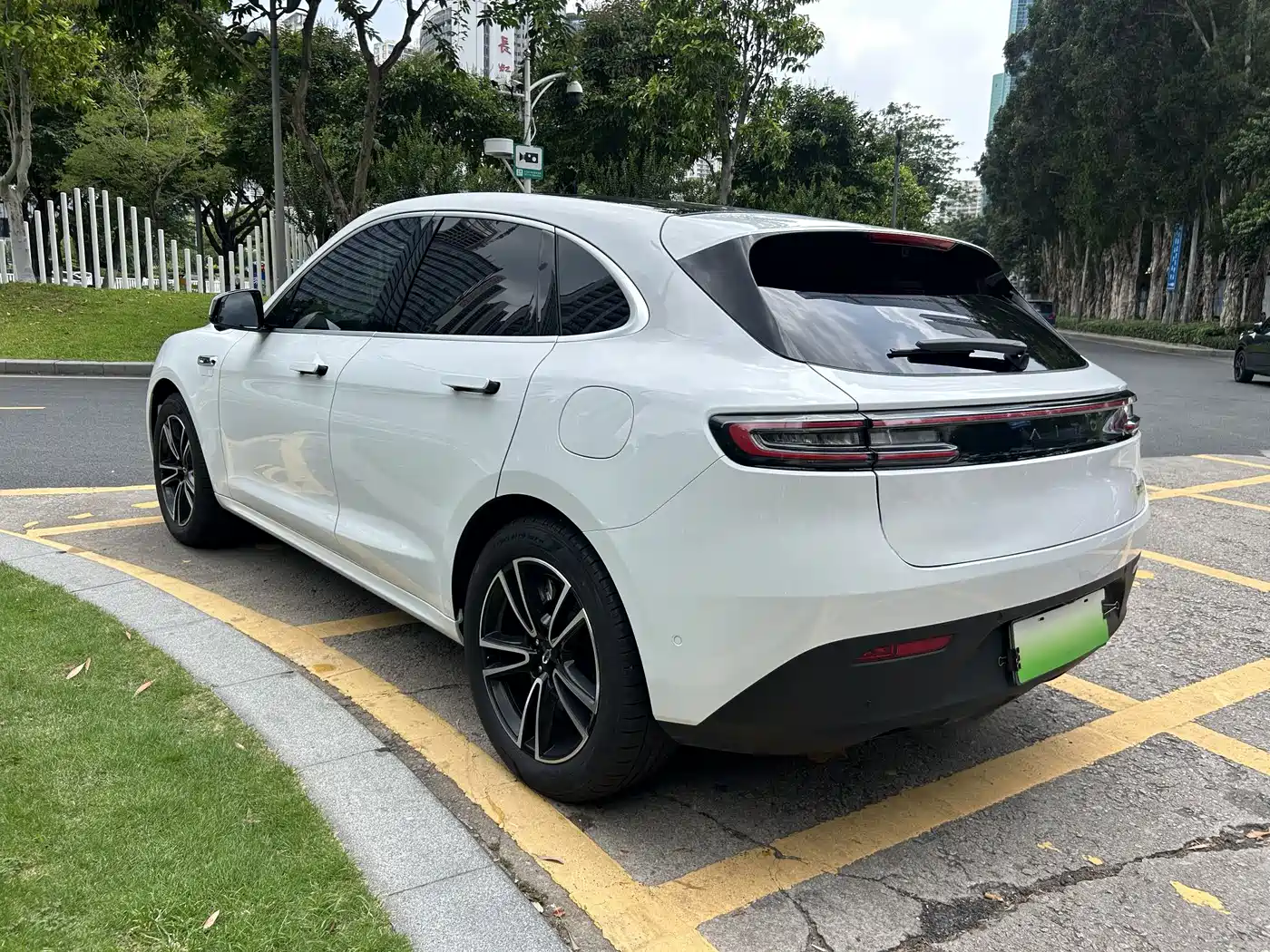 AITO Wenjie AITO M5 2024 Extended Range Max RWD Advanced Smart Driving Edition фото 4