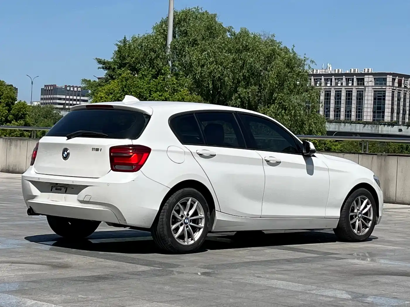 BMW 1 Series (Import) 2013 Facelift 118i Leading Model фото 4
