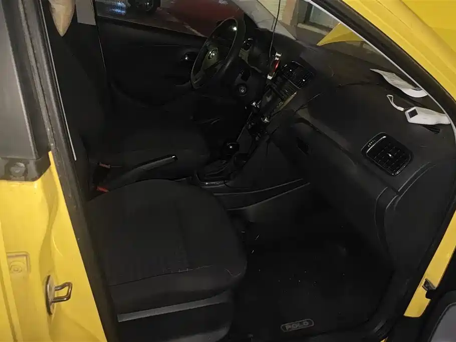 Volkswagen Polo 2014 1.6L Automatic Comfort Edition фото 8