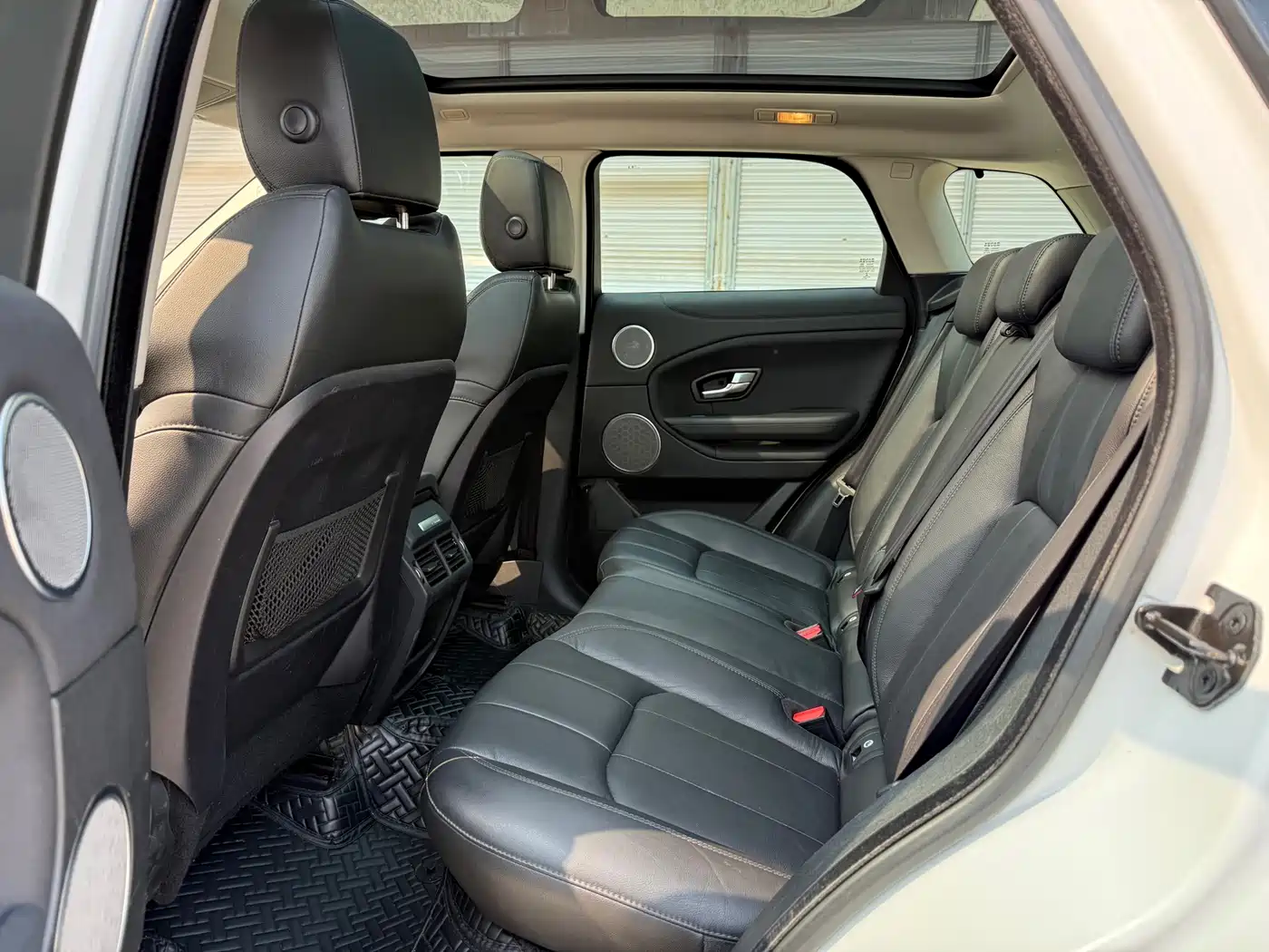 Land Rover Range Rover Evoque 2016 2.0T PURE Style фото 15