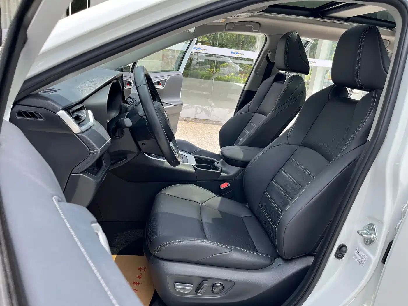 Toyota Wildlander 2023 Hybrid 2.5L E-CVT AWD Premium Edition фото 11