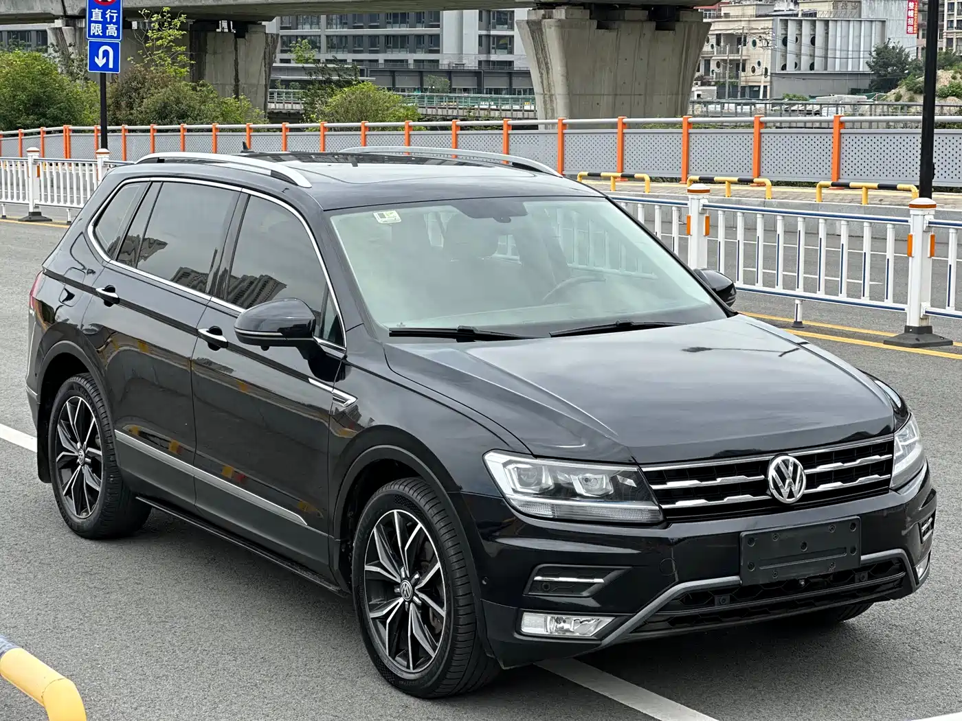 Volkswagen Tiguan L 2020 330TSI Auto 2WD Smart Luxury China VI фото 3