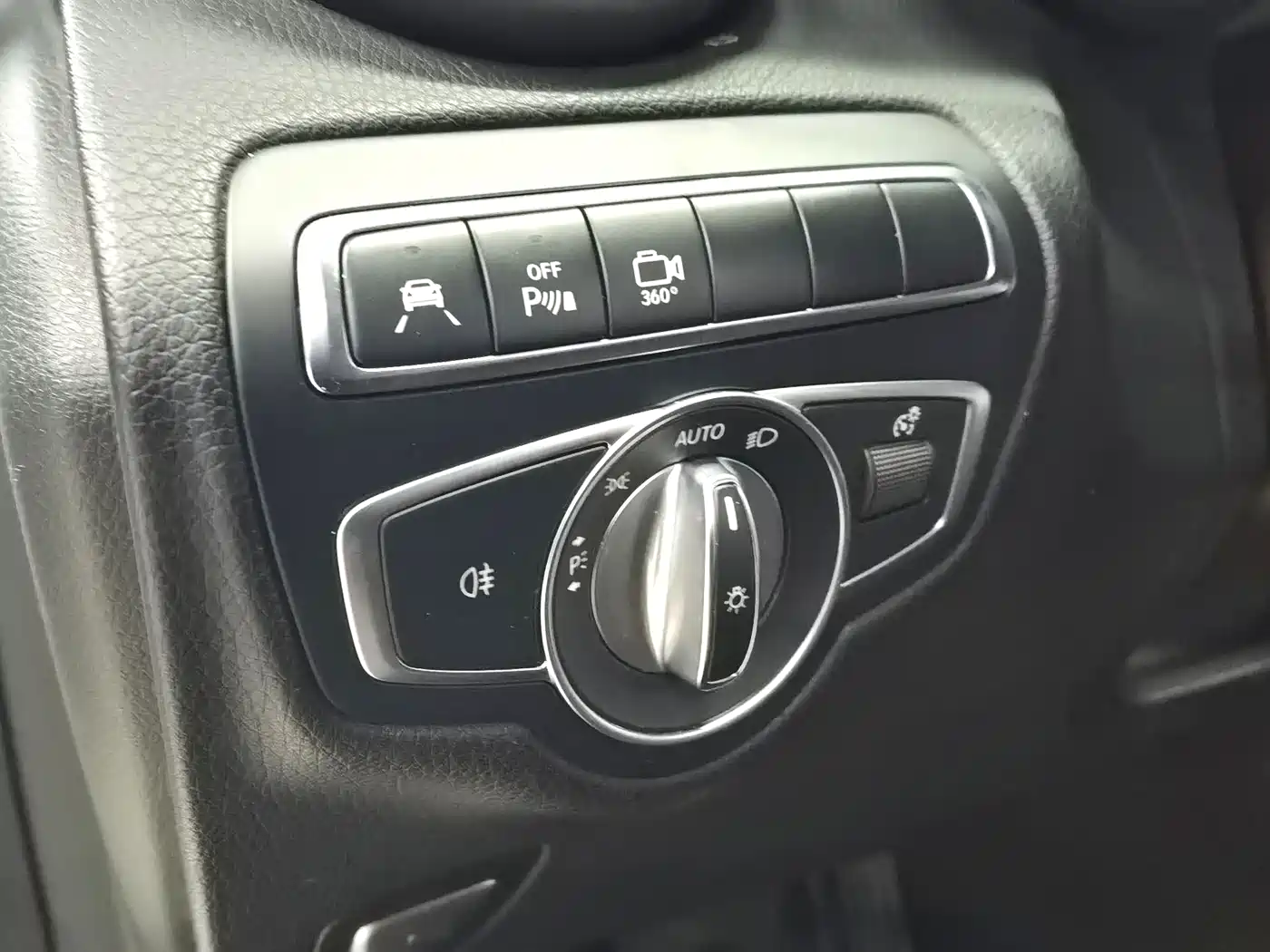 Mercedes-Benz GLC 2017 GLC 260 4MATIC Luxury фото 21