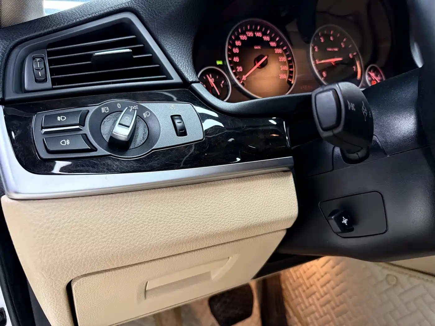 BMW 5 Series 2014 525Li Luxury Design Package фото 27