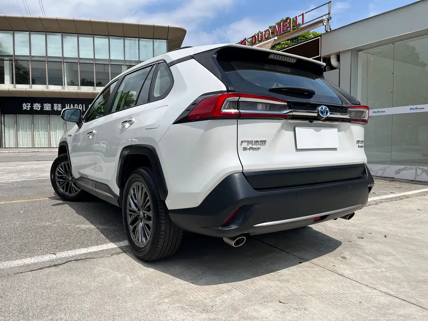 Toyota Wildlander 2023 Hybrid 2.5L E-CVT AWD Premium Edition фото 4