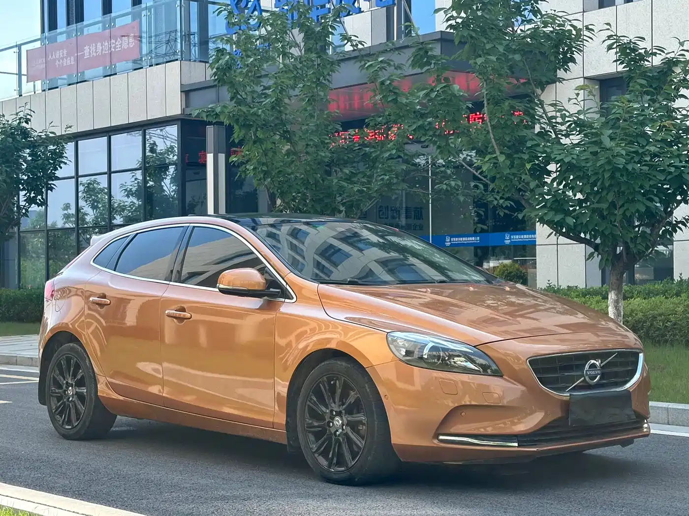 Фото 3 - Volvo V40