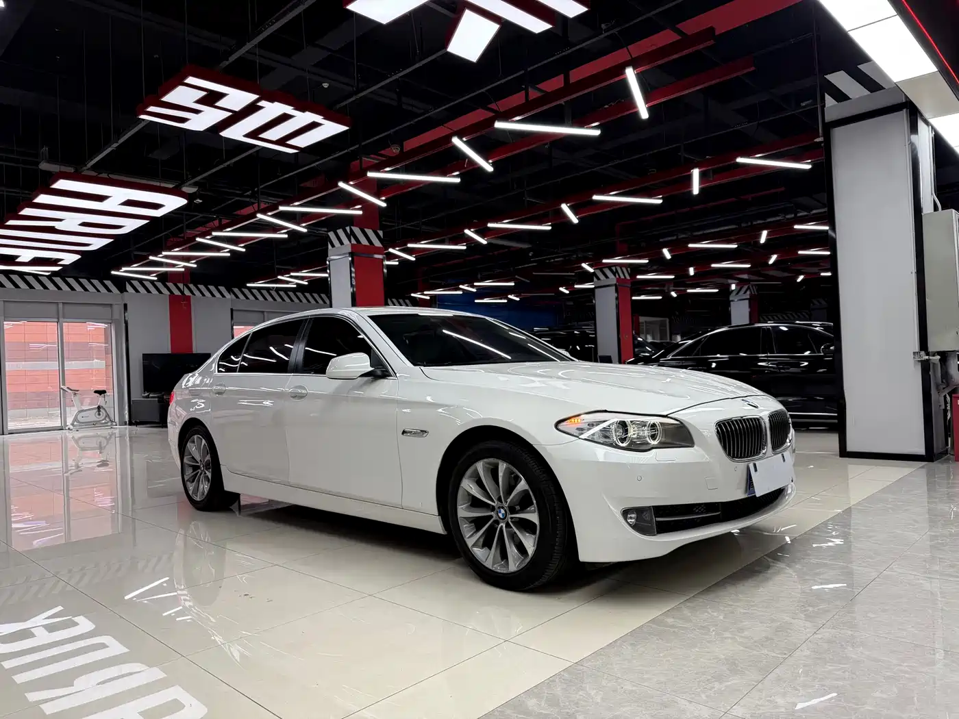 BMW 5 Series 2014 525Li Luxury Design Package фото 3