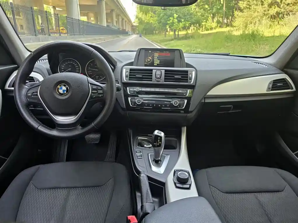 BMW 1 Series (Import) 2015 120i Leading фото 11