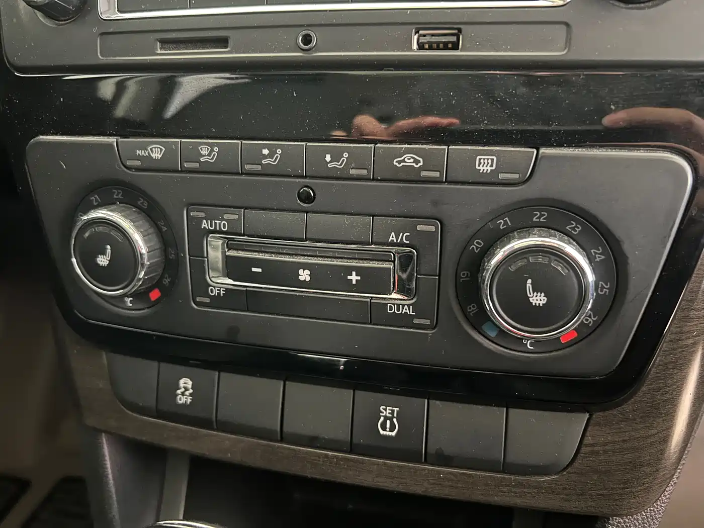 Škoda Yeti 2014 1.4TSI DSG Wild фото 13