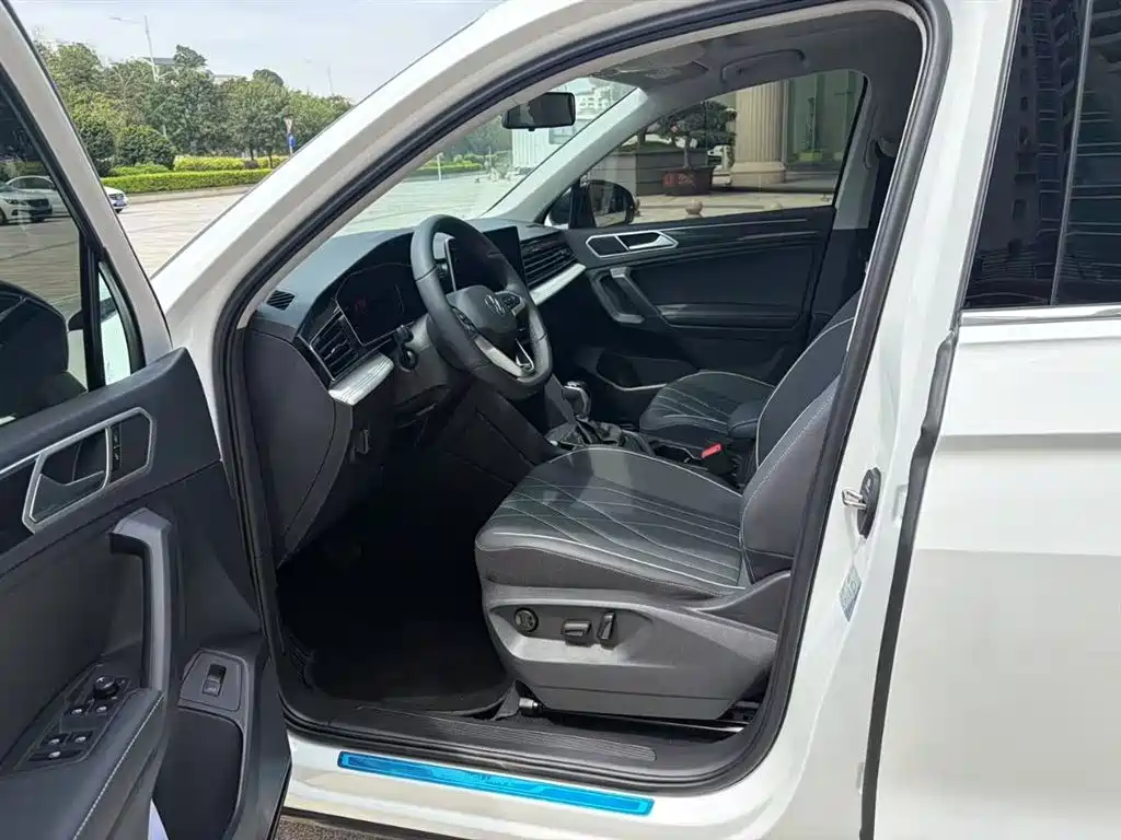 Volkswagen Tiguan L 2025 Model 300TSI Auto 2WD Dragon Edition фото 4