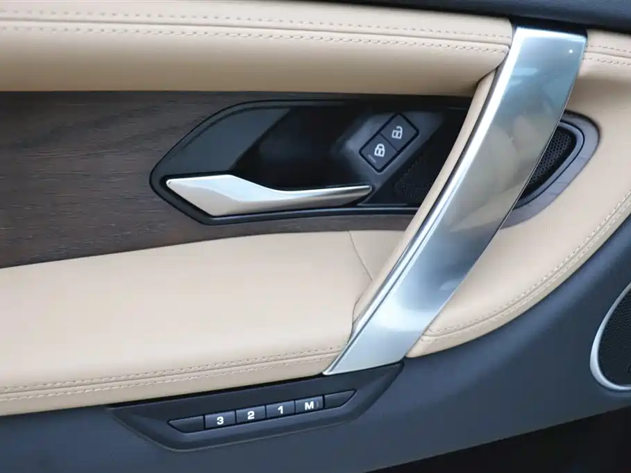 LAND ROVER DISCOVER SPORTS