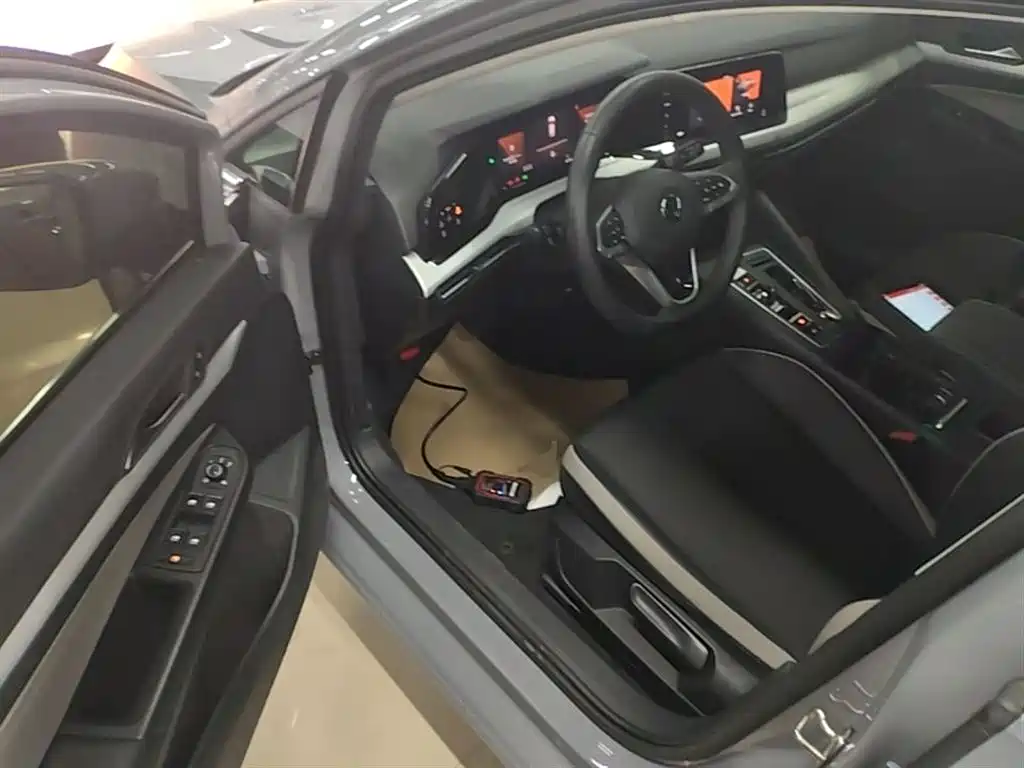 Volkswagen Golf 2023 Facelift 280TSI DSG Pro фото 16