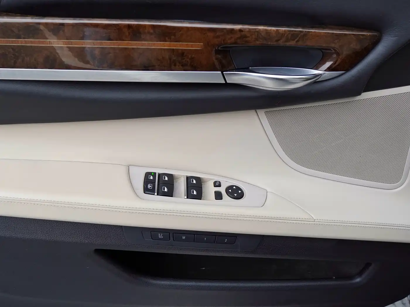 BMW 7 Series 2010 760Li фото 18