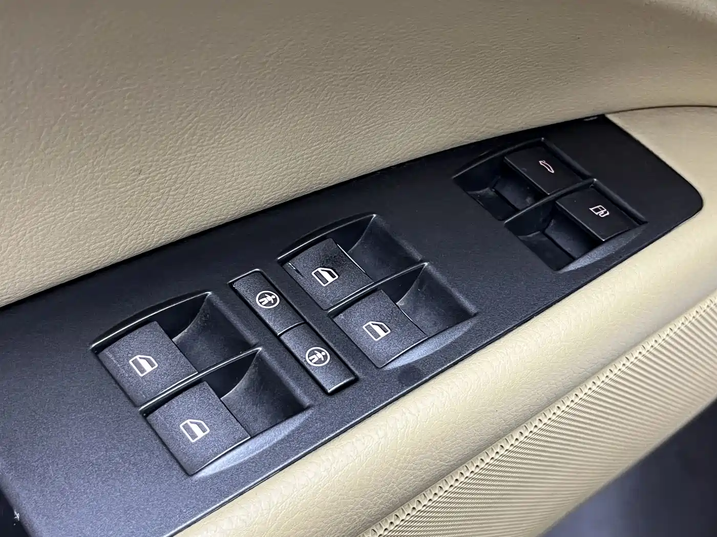Volkswagen Phaeton 2007 Model 3.2L V6 5-Seat Base фото 16